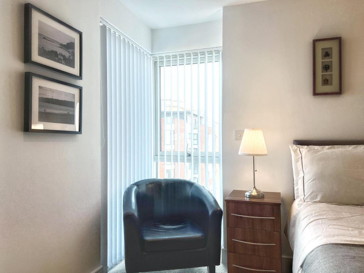 Elegant And Bright Seaside Apt In Swansea Marina Exterior photo