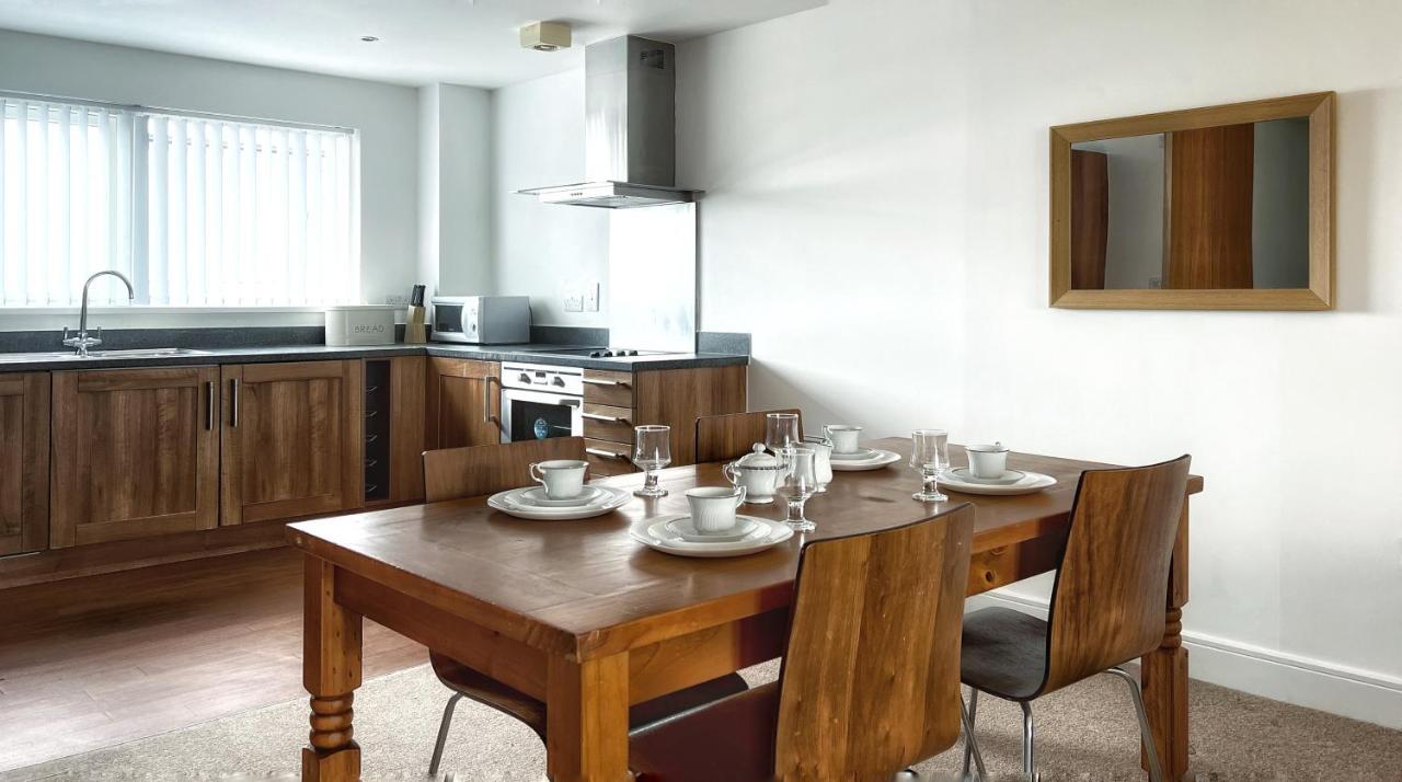 Elegant And Bright Seaside Apt In Swansea Marina Exterior photo