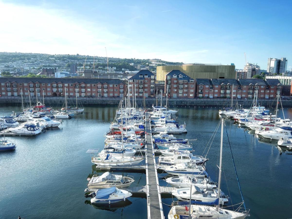 Elegant And Bright Seaside Apt In Swansea Marina Exterior photo
