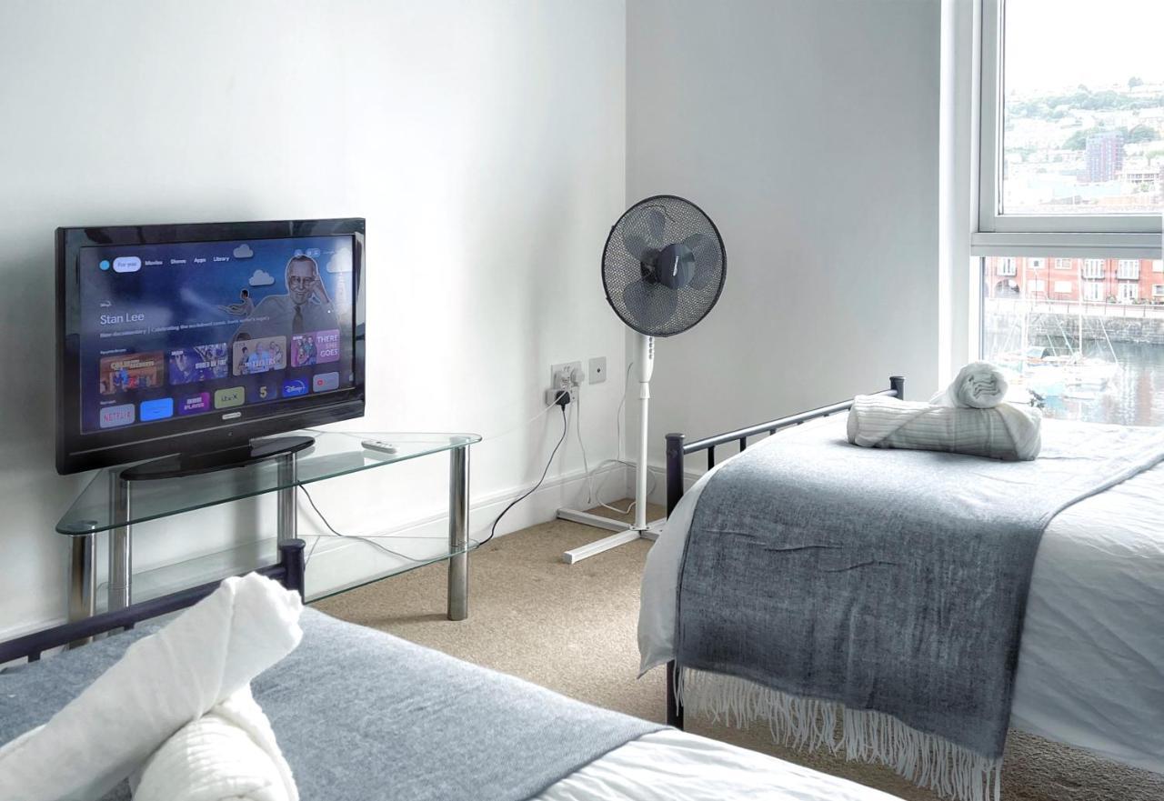 Elegant And Bright Seaside Apt In Swansea Marina Exterior photo