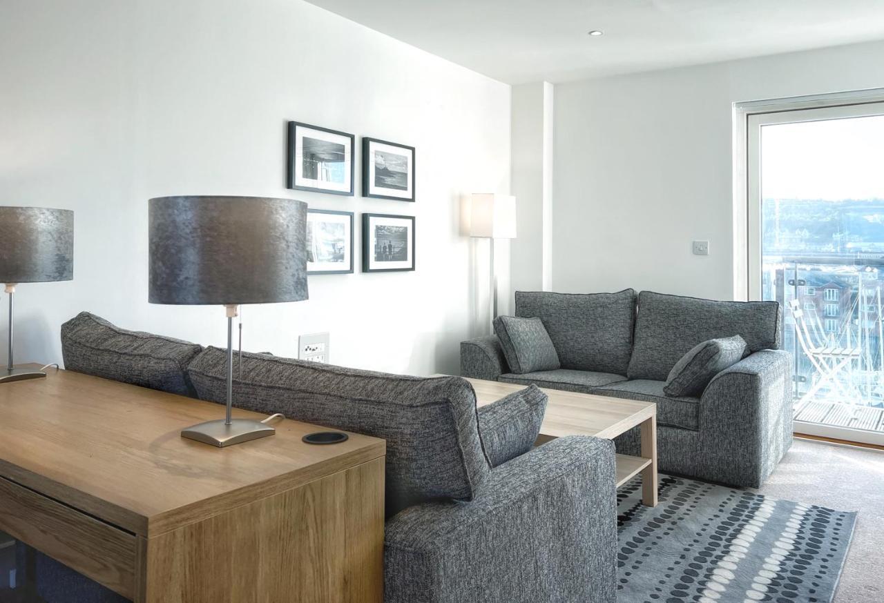 Elegant And Bright Seaside Apt In Swansea Marina Exterior photo